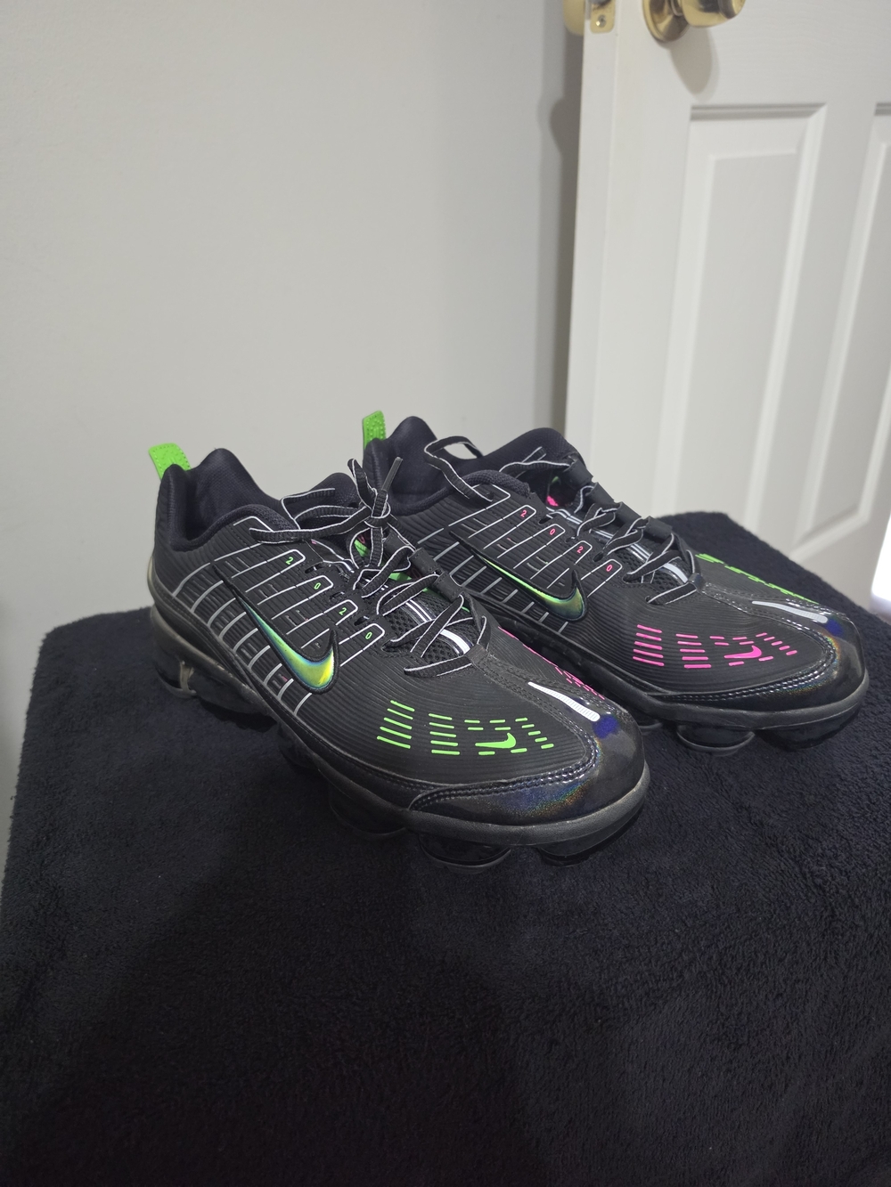 Brand New) $50
Nike Vapor Max 360 size 12 (Men's Brand New)